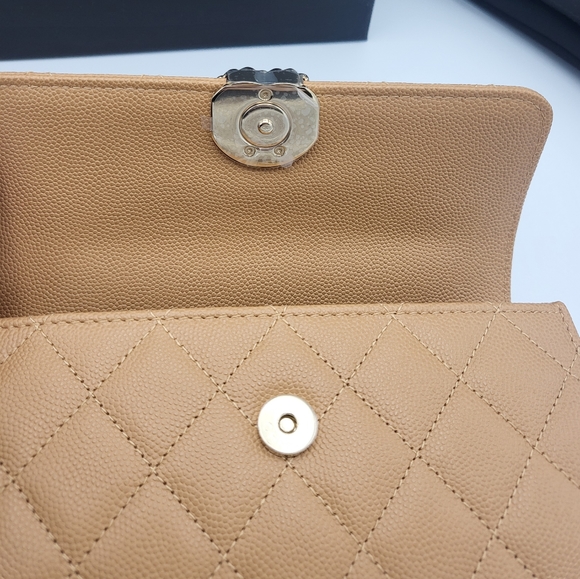 Brand new authentic Chanel 2023 kelly phone holder with chain and top handle - Picture 10 of 17